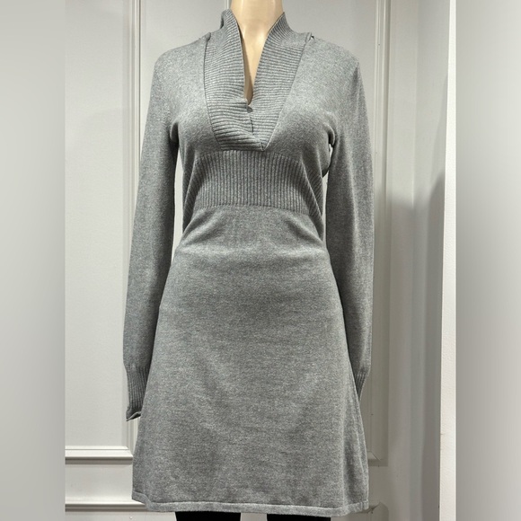 Athleta Dresses & Skirts - Athleta Gray Sweater  Dress Size Small. V neck. Midi length.